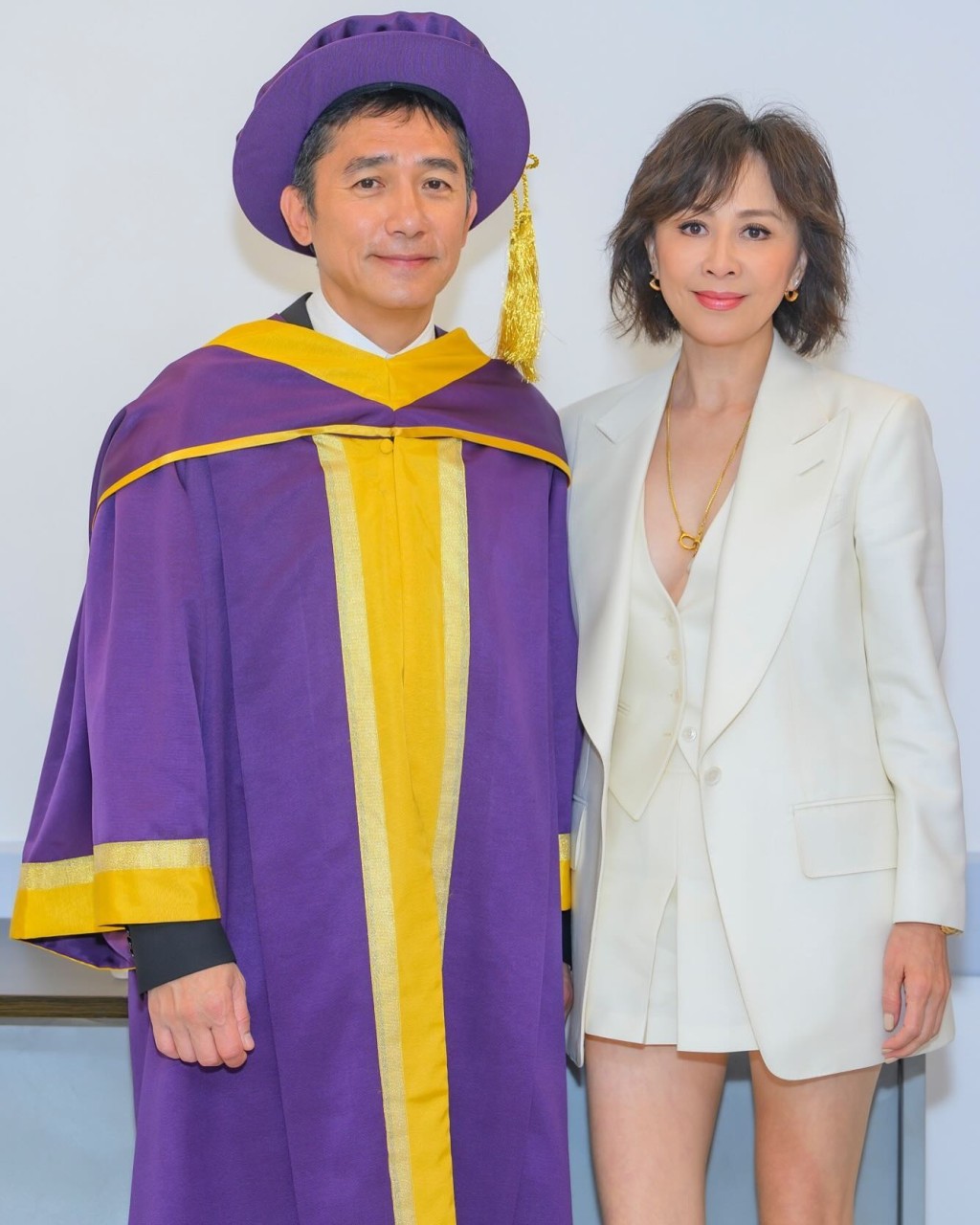 刘嘉玲在IG贴出与梁朝伟的合照，并表示：“Congratulations Dr Leung... Again！”