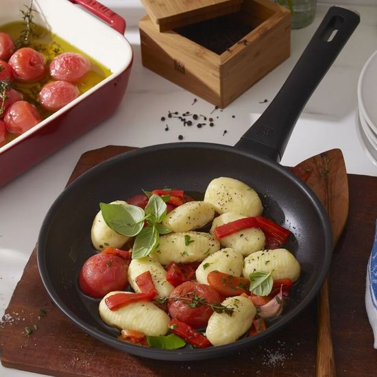 白菜价！Zwilling 双立人 Madura Plus 超耐用不粘底煎锅+中式深炒锅2件套2.3折 81.25加元包邮！兼容所有炉头！