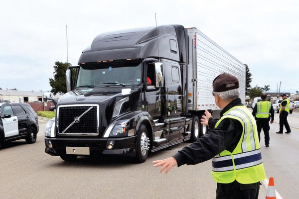 缩略图 | 加拿大卡车圈假自雇骗税成风！守法的活不下去，政府终于出手整顿！