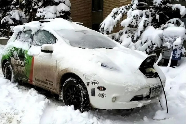 缩略图 | 北方一场场暴雪，许多新能源车主后悔了，新能源取代油车成闹剧！