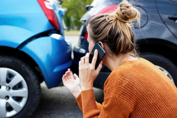 缩略图 | 加拿大再现撞车碰瓷：多人下车围堵！更有车主遭诬陷被告！