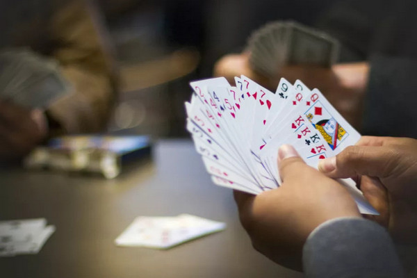 缩略图 | 寂寞的老年人在牌桌上找女伴：明码标价