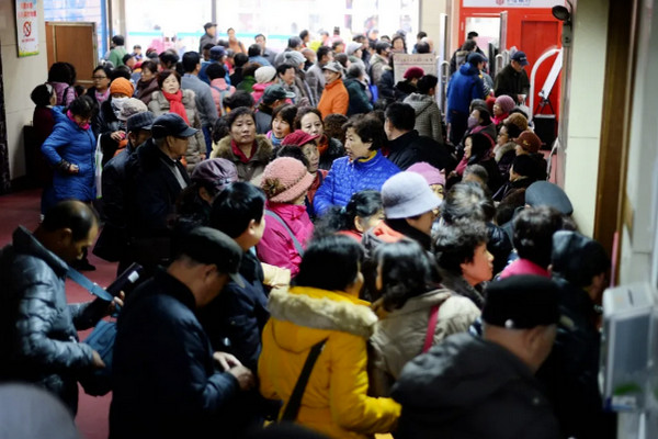 缩略图 | 一生鸡娃的中国父母，在老年大学也要各种“卷”