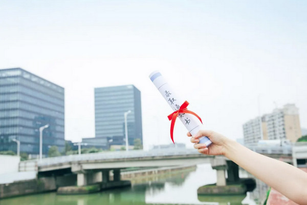 缩略图 | 儿子被浙大录取，母亲发朋友圈，亲戚回复寒人心！