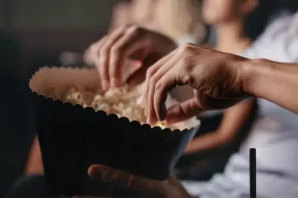 缩略图 | Cineplex 推出$5电影票和爆米花，会员可享额外折扣！