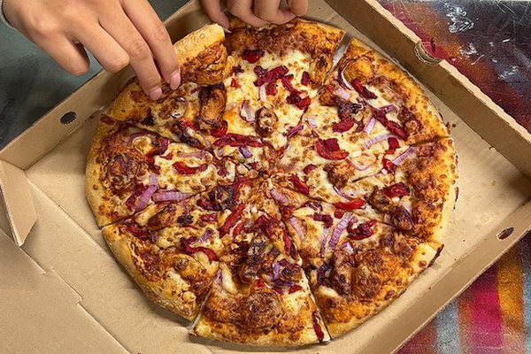 缩略图 | 快抢披萨！Pizza Hut 必胜客 购买中号或大号披萨，第二件仅需$1