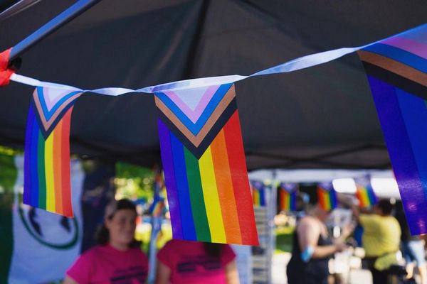 缩略图 | 2024年渥太华 Pride Night Market 夜市：享受音乐，快乐购物，夏日狂欢！