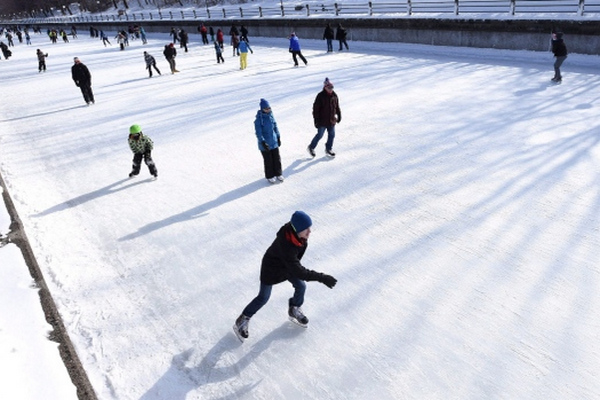 缩略图 | 【世界天然最大溜冰场】里多运河滑道今天开放啦！惬意滑行，美味小吃，冬日乐趣照样多多！
