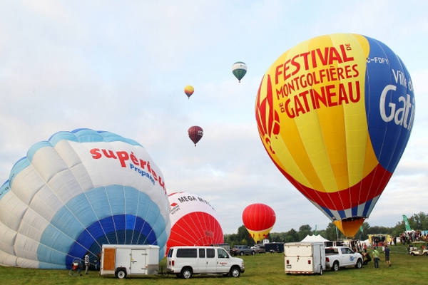 缩略图 | 2019年加蒂诺热气球节：热气球，游乐园，烟花秀，酷表演，长周末，High翻天！