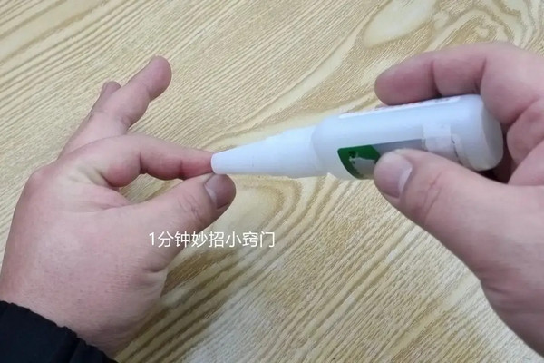 缩略图 | 502胶水粘手分不开，教您一招，胶水很快就溶解，方法简单实用！