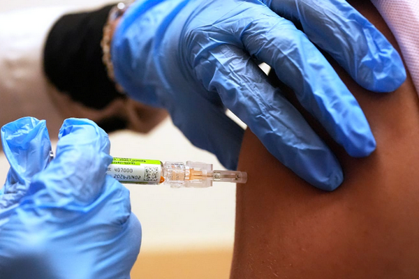 缩略图 | 加拿大节前疫情大爆发：单周确诊超3000例，阳性率飙13%！