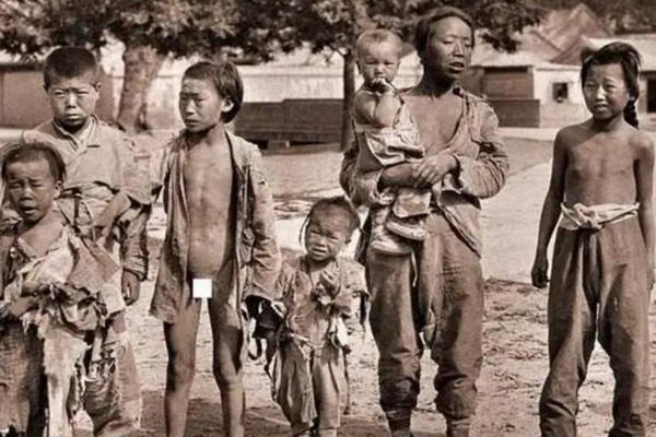 缩略图 | 晚清罕见旧照：这才是真实的社会面貌 ，影视剧“八竿子打不着 ” ！