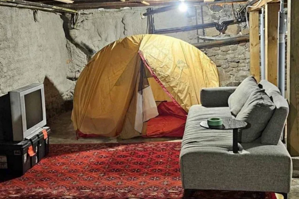 缩略图 | 整租地下室，只要$650/月，看到照片吓一跳！加拿大房东被骂惨！