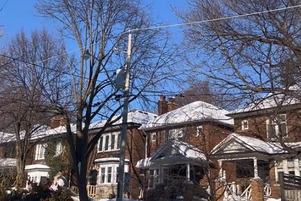 缩略图 | 拉锯17个月，才将欠租租客驱逐！房东还要替租客找车搬家！