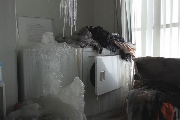 缩略图 | 租客关暖气，加拿大一套公寓被冻成"冰堡"，房东损失惨重！