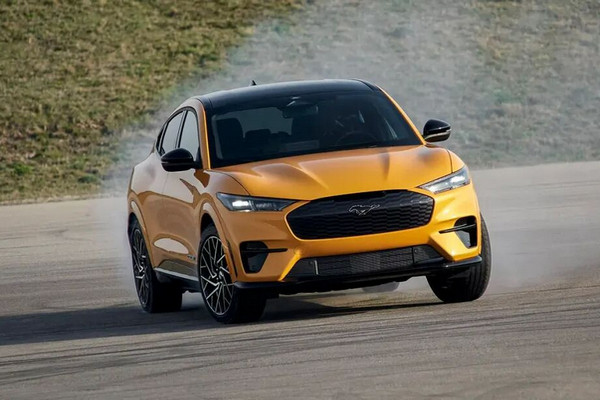 缩略图 | 开发商全疯了！买楼送保时捷送车位送电器！草坪游戏赢整套房！