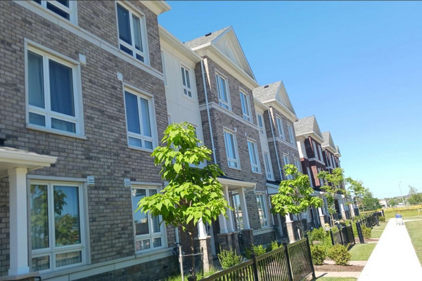 缩略图 | 靠疫情暴跌时"抄底"成功，加拿大小情侣却没想到交房后全是麻烦！