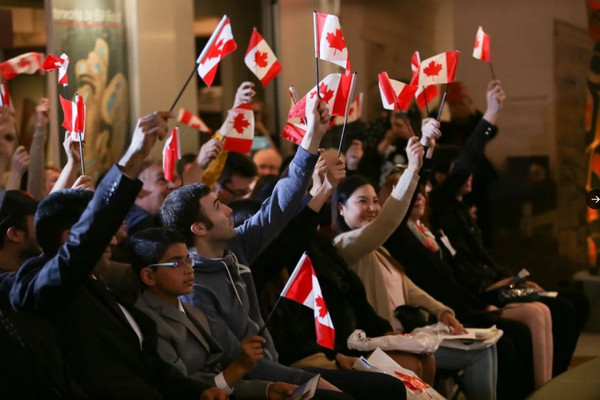 缩略图 | "No, Canada"：加拿大人的自豪感跌至30年来最低水平！
