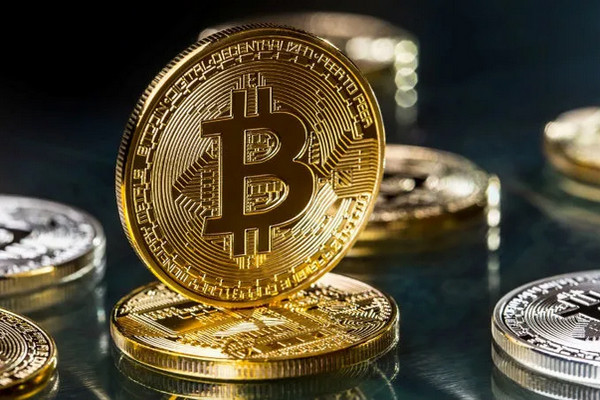 缩略图 | 比特币再疯狂：有人编织暴富梦，有人被血洗出局！