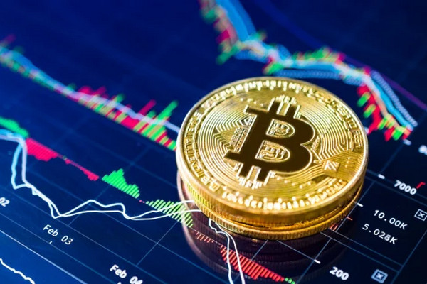 缩略图 | 比特币再陷疯狂，有人百倍杠杆一夜爆仓！