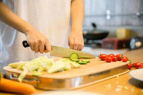 缩略图 | 诚聘一名做饭阿姨：负责每天的食材采购以及午餐、晚餐