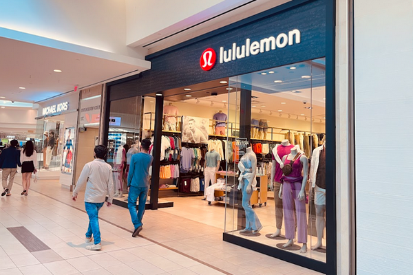缩略图 | Lululemon宣布裁员150人，被迫涨价！股价今年已跌29%！