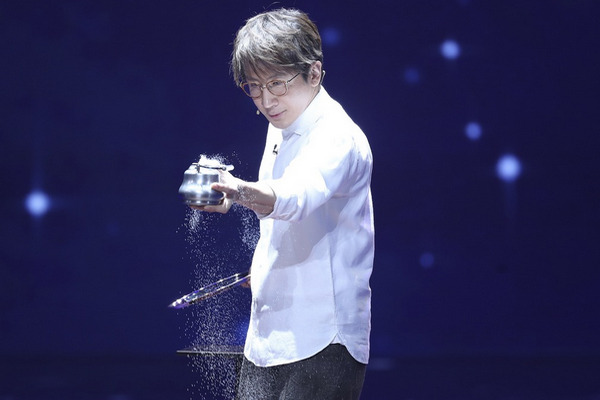 缩略图 | 刘谦春晚表演魔壶原理曝光 穿帮画面流出后被批