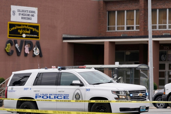 缩略图 | 密苏里突发学校枪击案，导致嫌犯在内的3人死亡