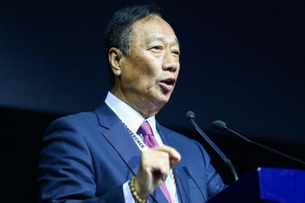 缩略图 | 为何会选小24岁妻子？郭台铭12字回应