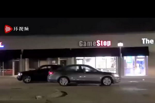 缩略图 | 抗议变抢劫？美国示威者抗议黑人被警察枪杀，多家商店遭洗劫