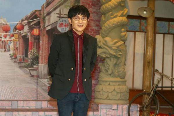 缩略图 | 58岁台湾歌手自杀身亡：人气歌手沦为烧烤店打工仔