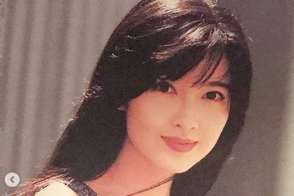 缩略图 | 周慧敏晒90年代旧照，模样清丽，被封“玉女掌门人”！