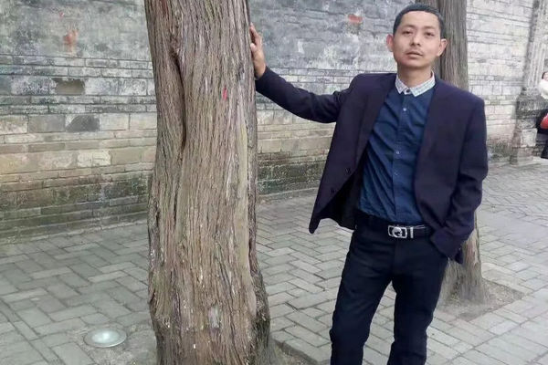 缩略图 | 成都小伙不负女友临终所托，像儿子一样照顾女友父母十几年
