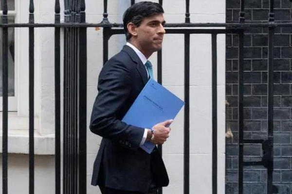 缩略图 | 印度裔苏纳克于25日正式就任英国首相