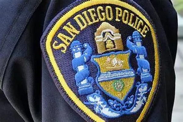 缩略图 | 警车内发生关系！加州女嫌被捕后向警官提出性要求！