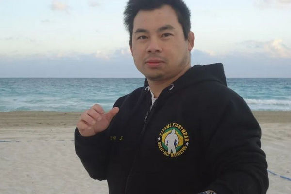 缩略图 | 亚裔爸爸移民加拿大，打拼一生，却不幸染新冠传全家，最终惨死！