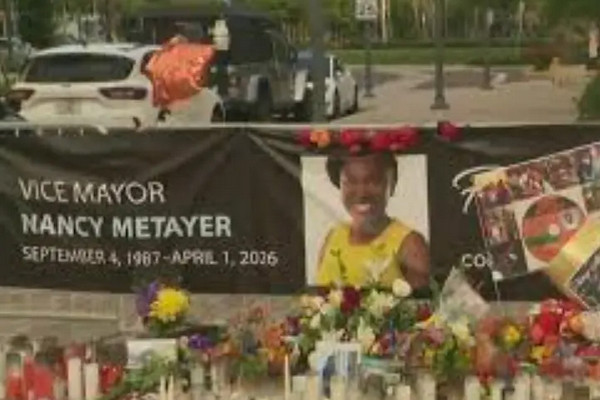 缩略图 | 美国一女副市长在家被枪杀：丈夫疑用枕头当“消音器”，作案后还在家睡觉！