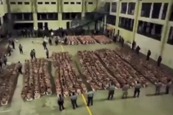 缩略图 | 世界最恐怖监狱：毕生禁交谈，用手吃饭，警卫全蒙面 ……