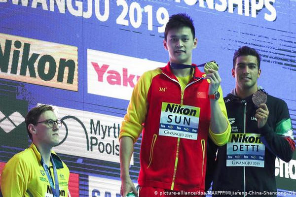 缩略图 | 霍顿与孙杨：场内以眼还眼 场外孰是孰非