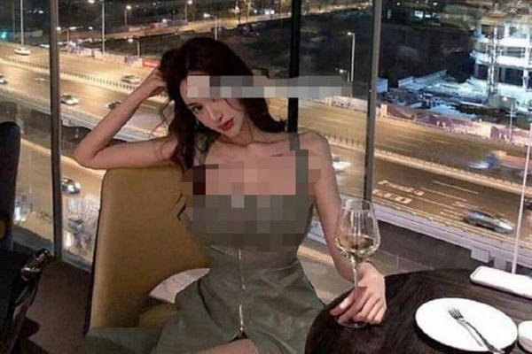 缩略图 | 黄晓明疑似出轨女助理？女助理生活奢侈