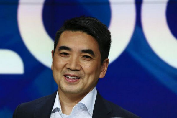缩略图 | “草根”逆袭记：从程序员到亿万富翁，曾被美国拒签8次，疫情期间身家涨200亿！
