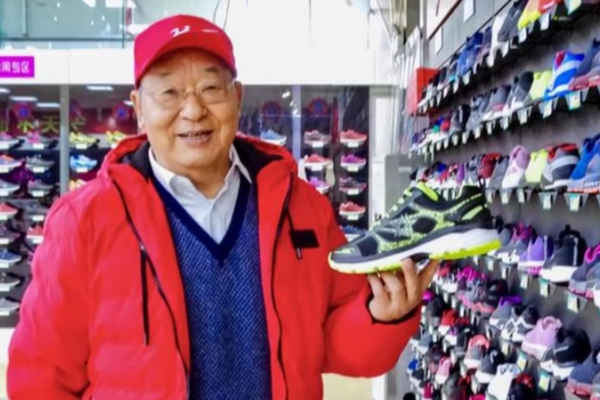 缩略图 | 84岁双星名人创始人和儿子公开决裂，百年老鞋企缘何衰落？