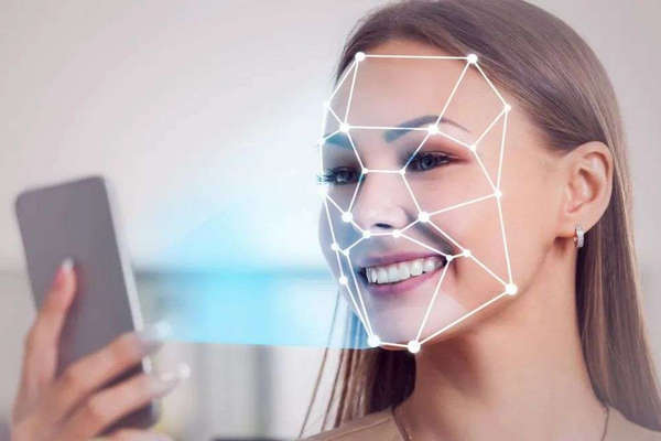 缩略图 | “人脸认证时千万记得穿衣服”：冲上热搜，吓坏网友！