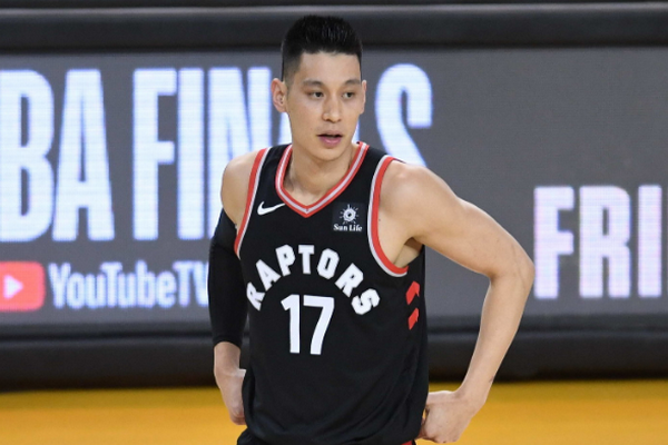 缩略图 | 搭猛龙便车，林书豪成第一个夺冠的华裔球员