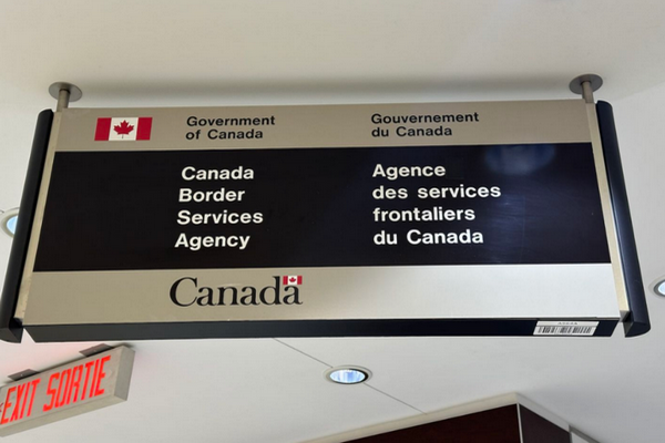 缩略图 | 50万难民涌入！加拿大边境全面告急：没法查了，全凭自觉！