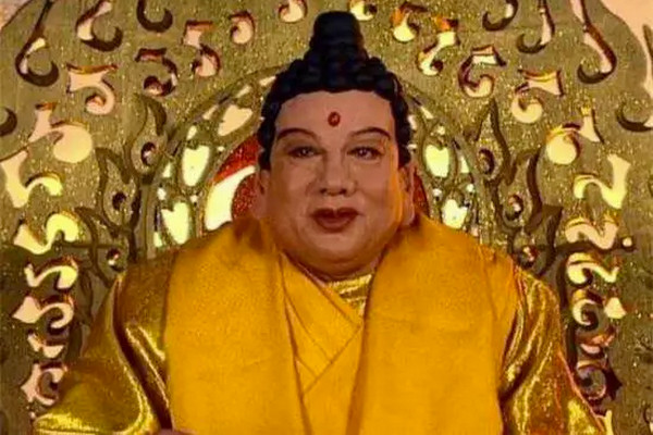 缩略图 | 他因演如来佛主太像，上街被人跪拜