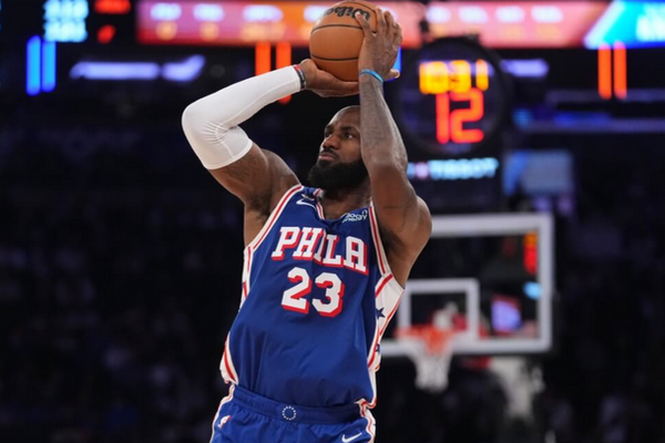缩略图 | 特朗普怒骂NBA球星詹姆斯：我早就说过他不行，简直是个耻辱！