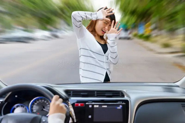 缩略图 | 加拿大八旬老汉开车反复碾压侄女，致其当场惨死！