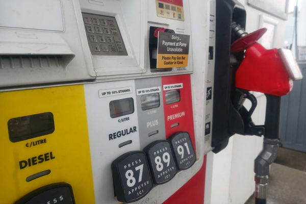 缩略图 | 加拿大经济学界、商界齐声警告：高油价正将加拿大拖入经济衰退！