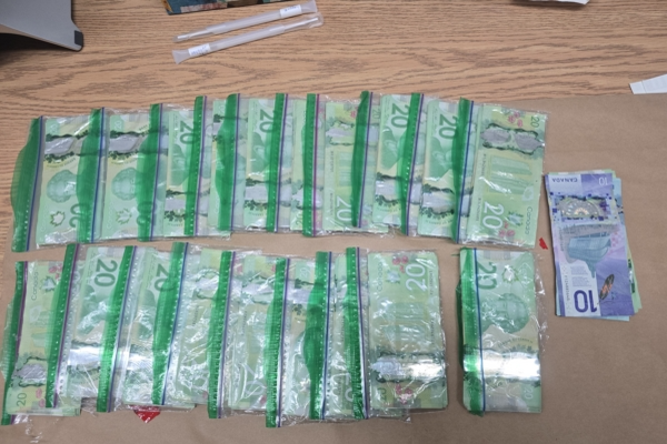 缩略图 | 加拿大女子携1.65万现金登机，面临没收和指控！